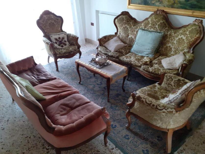 A Casa Di Adele Bed and Breakfast Caserta Buitenkant foto